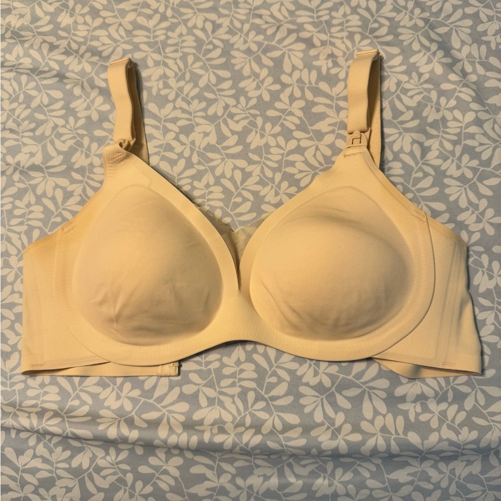 Never worn momcozy nursing bra